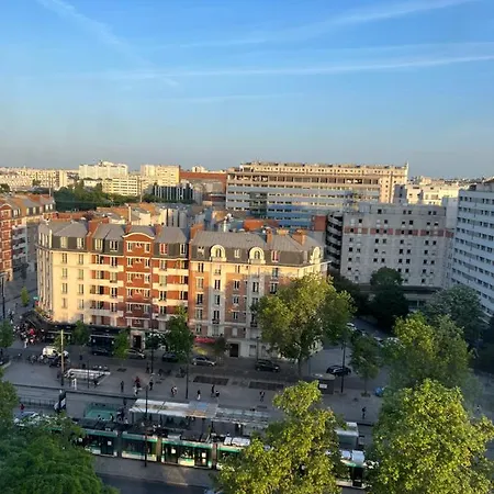 Guest house Guest In A Shared - Metro 7 And Tramway T3a Paris
