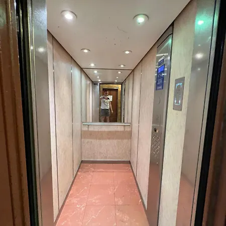 Guest In A Shared - Metro 7 And Tramway T3a Guest house *