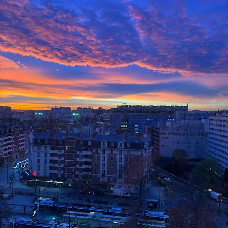 Guest In A Shared - Metro 7 And Tramway T3a