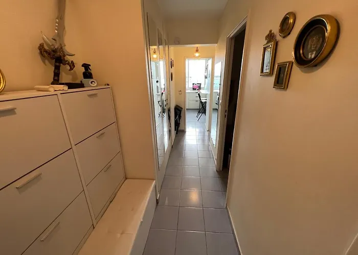 Guest In A Shared - Metro 7 And Tramway T3a 招待所