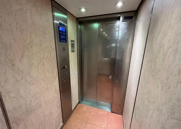 Guest In A Shared - Metro 7 And Tramway T3a