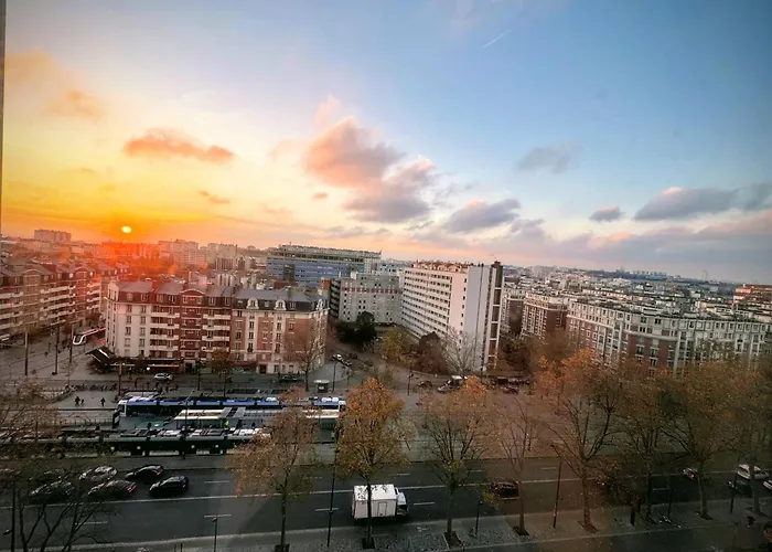 Guest In A Shared - Metro 7 And Tramway T3a