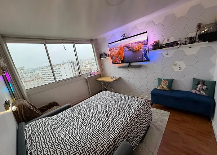 Guest In A Shared - Metro 7 And Tramway T3a 招待所