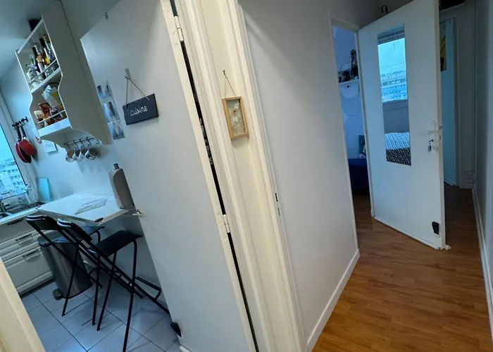 Guest In A Shared - Metro 7 And Tramway T3a